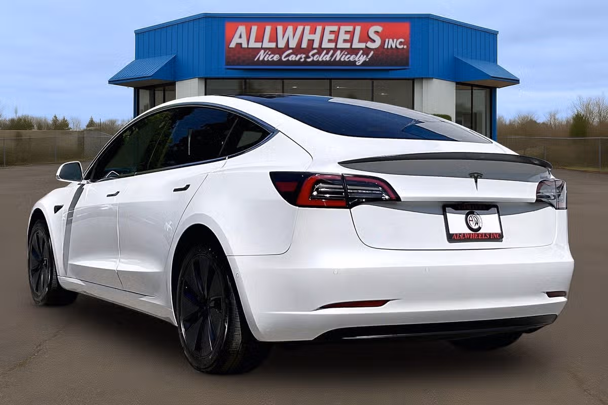 2020 Tesla Model 3 Standard Range Plus Image 2