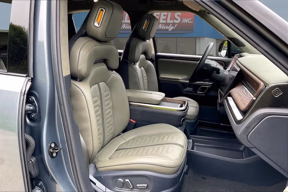 2022 Rivian R1T Adventure Crew Cab Image 7