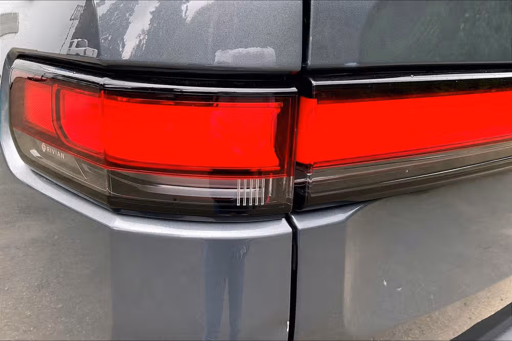 2022 Rivian R1T Adventure Crew Cab Image 28