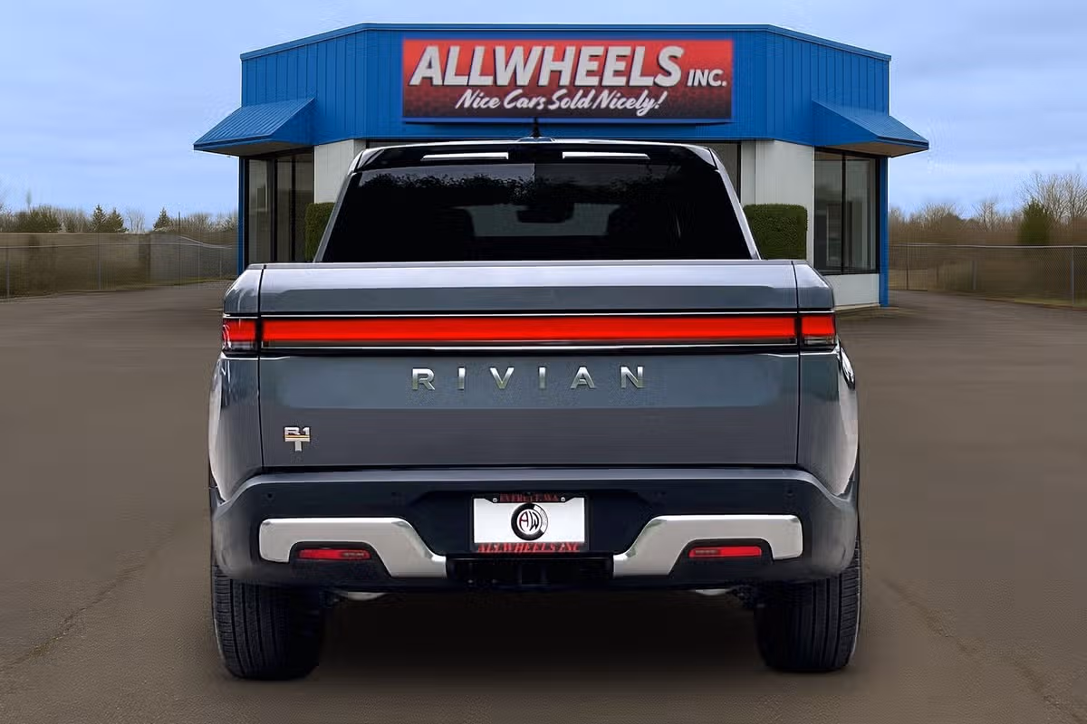 2022 Rivian R1T Adventure Crew Cab Image 4