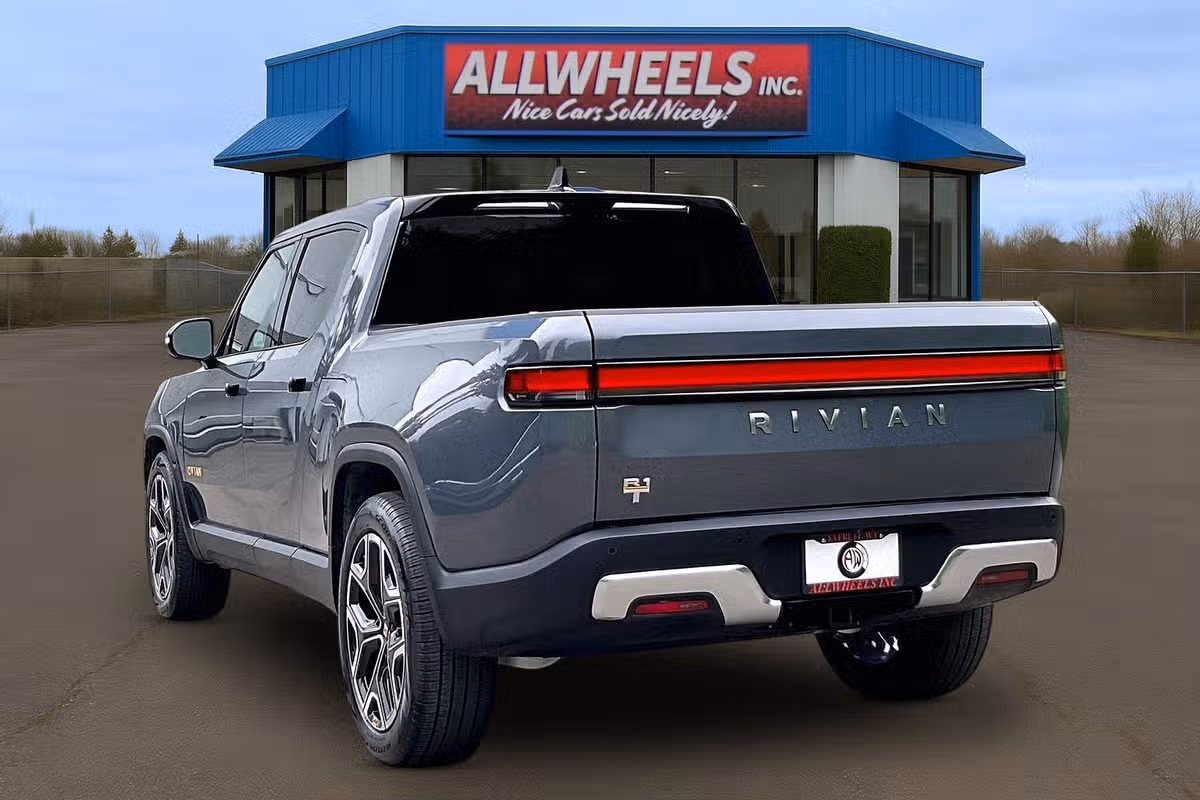 2022 Rivian R1T Adventure Crew Cab Image 2