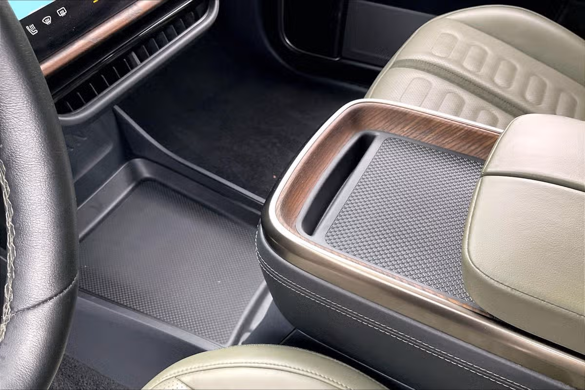 2022 Rivian R1T Adventure Crew Cab Image 13