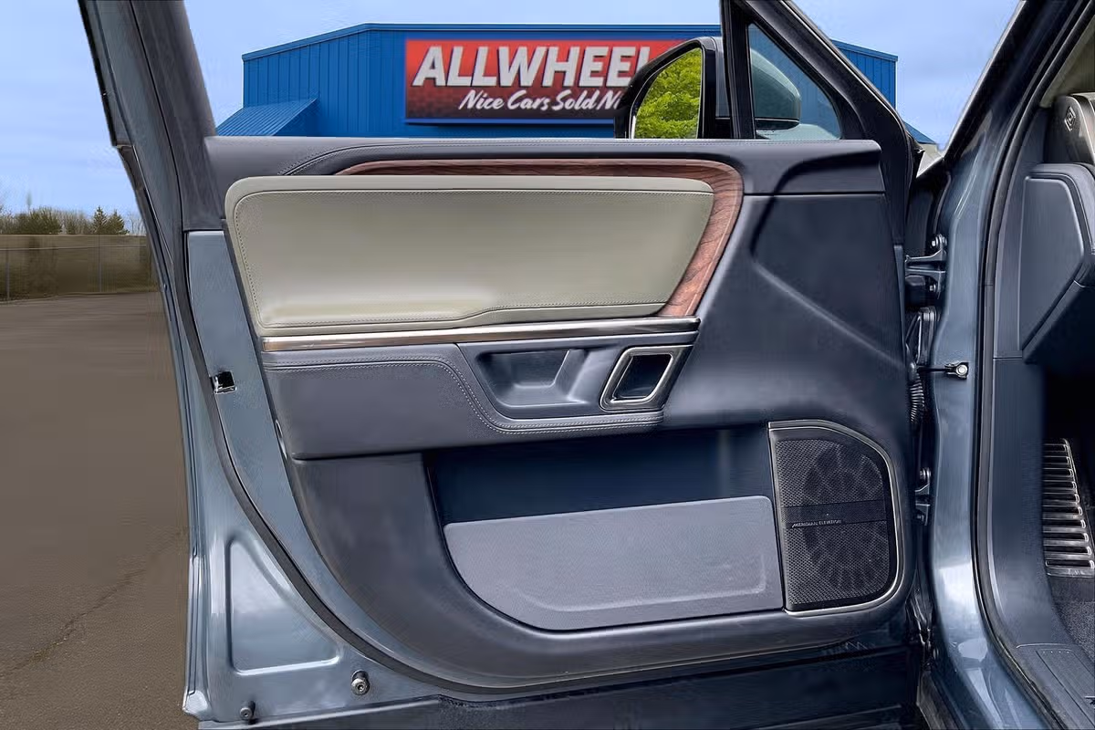 2022 Rivian R1T Adventure Crew Cab Image 21