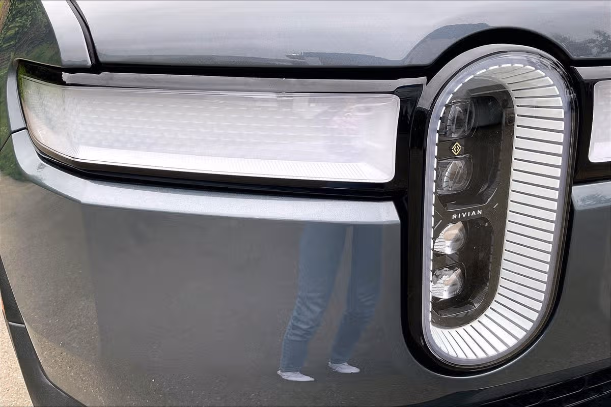 2022 Rivian R1T Adventure Crew Cab Image 27