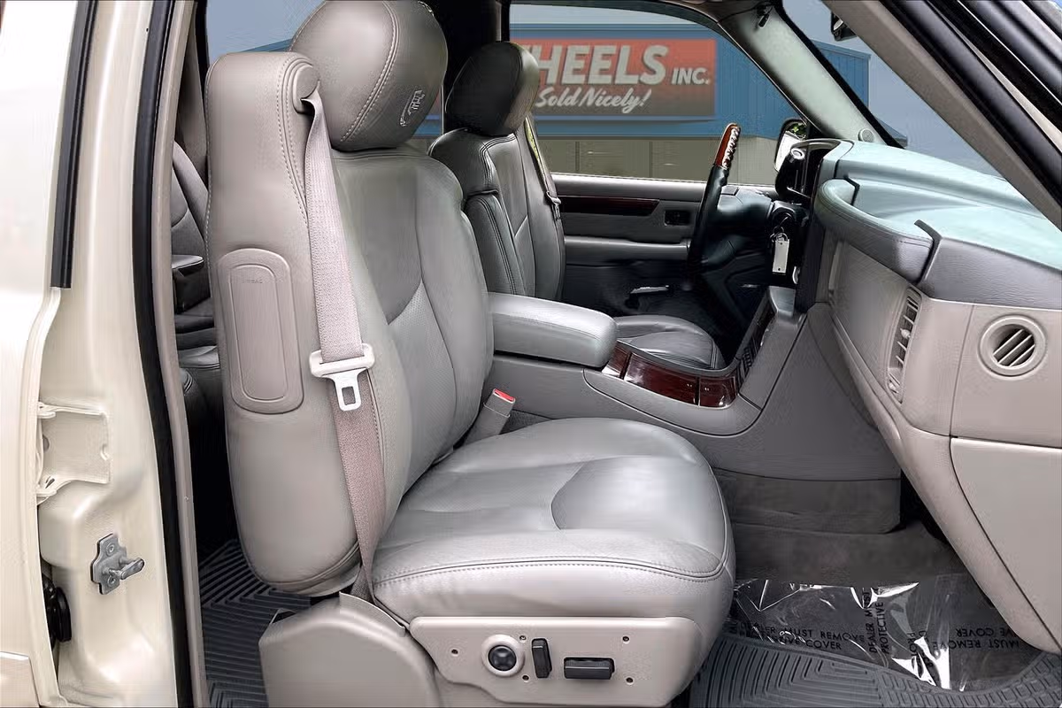 2005 Cadillac Escalade EXT Base Crew Cab Image 7