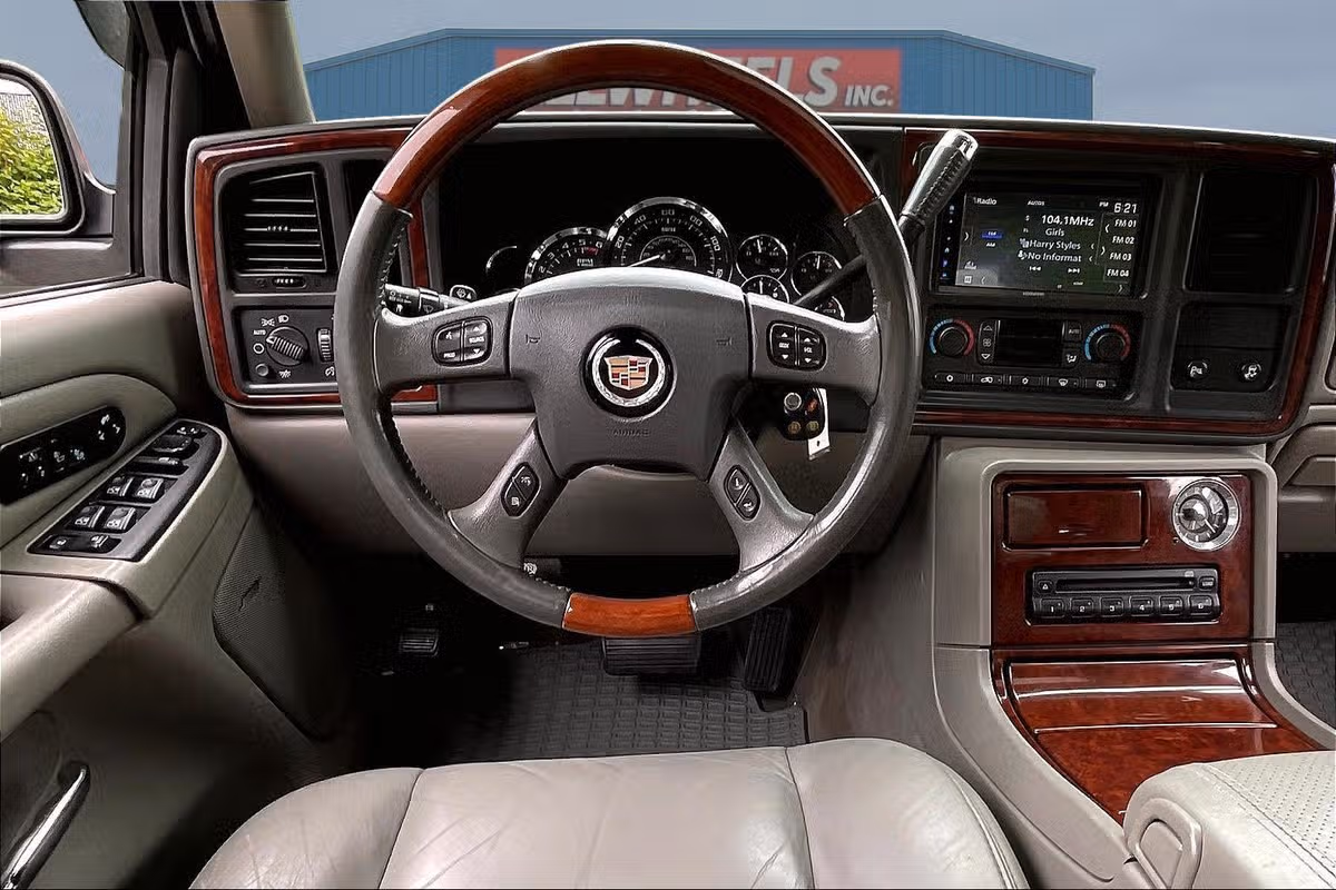 2005 Cadillac Escalade EXT Base Crew Cab Image 5