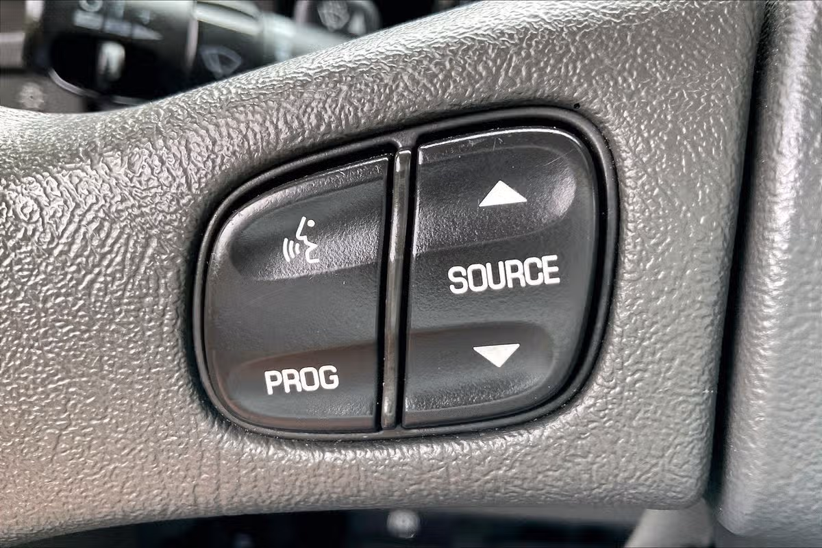 2005 Cadillac Escalade EXT Base Crew Cab Image 17