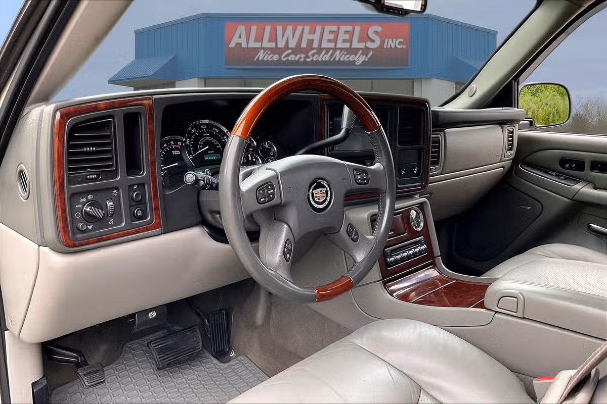 2005 Cadillac Escalade EXT Base Crew Cab Image 12