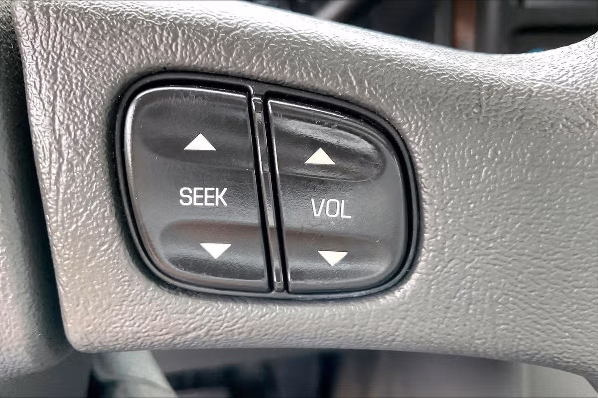 2005 Cadillac Escalade EXT Base Crew Cab Image 18