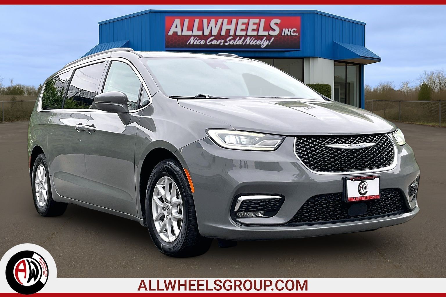 2022 Chrysler Pacifica Touring L's photo