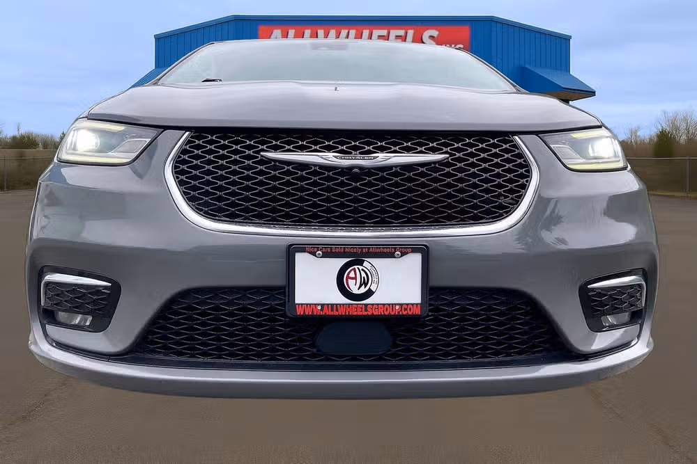 2022 Chrysler Pacifica Touring L Passenger Image 27