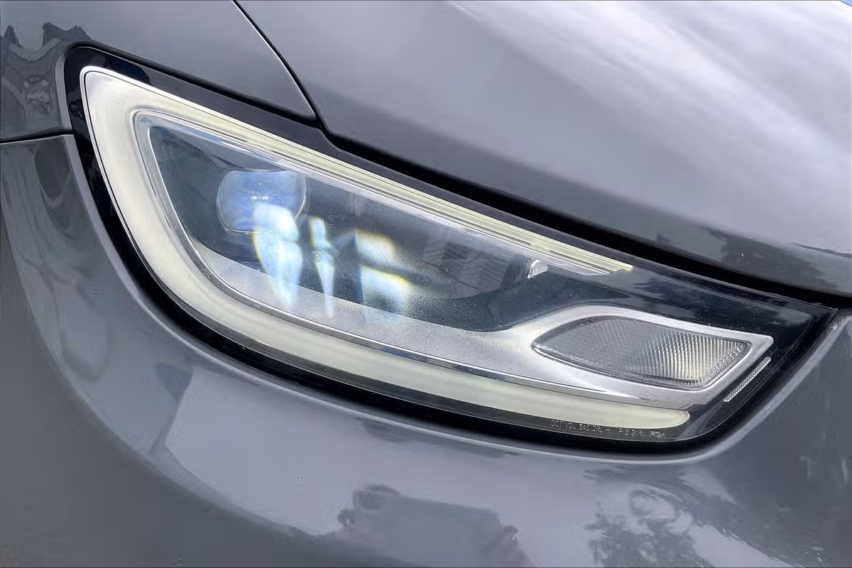 2022 Chrysler Pacifica Touring L Passenger Image 28