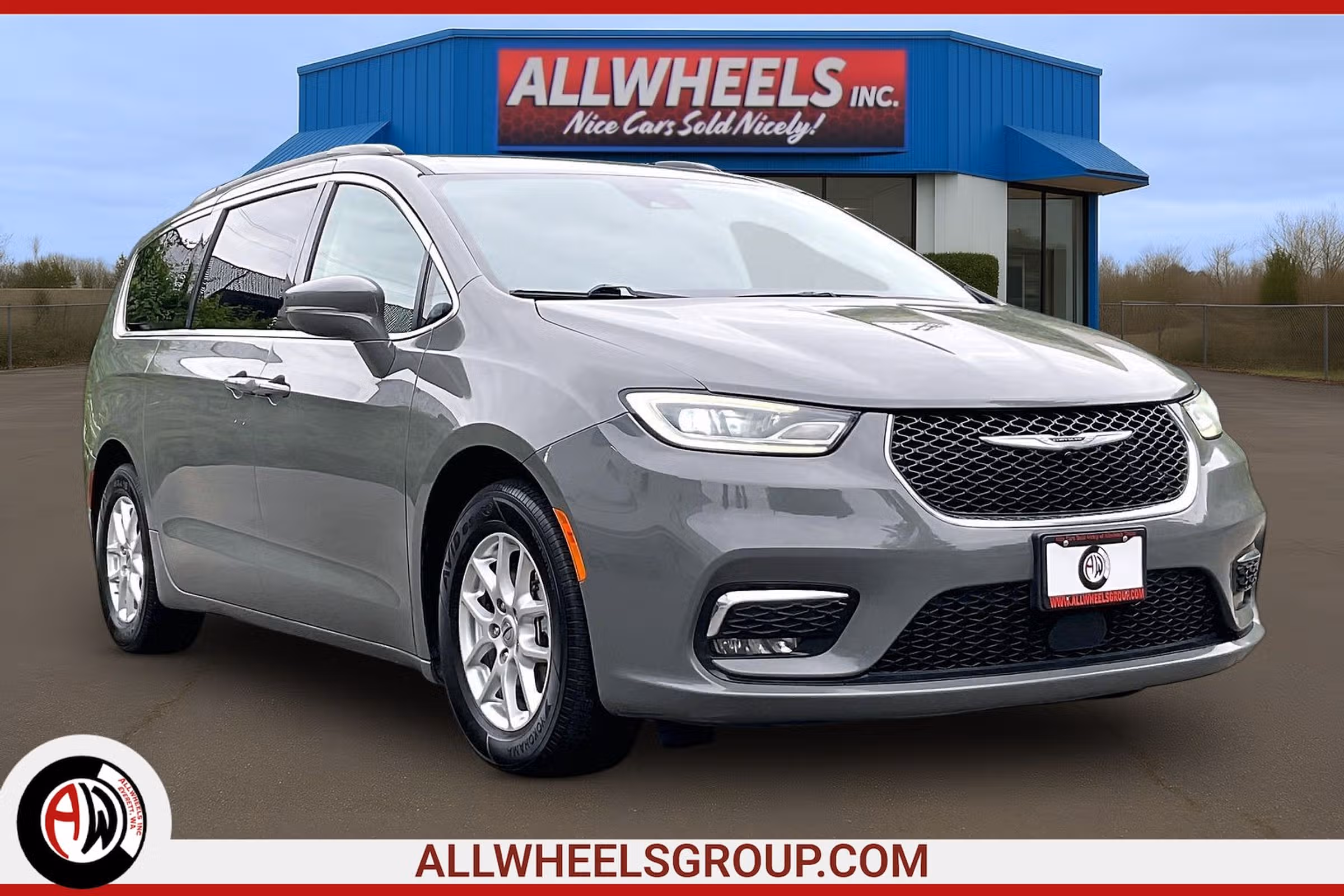 2022 Chrysler Pacifica Touring L Passenger Image 1