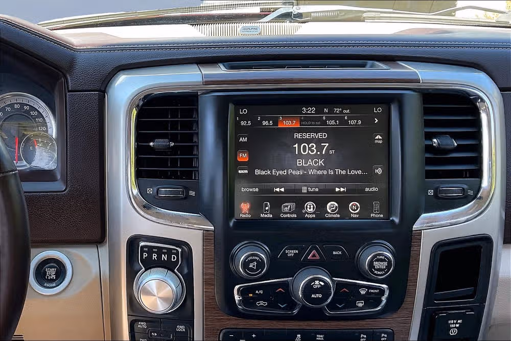 2016 Ram 1500 Laramie Crew Cab Image 4
