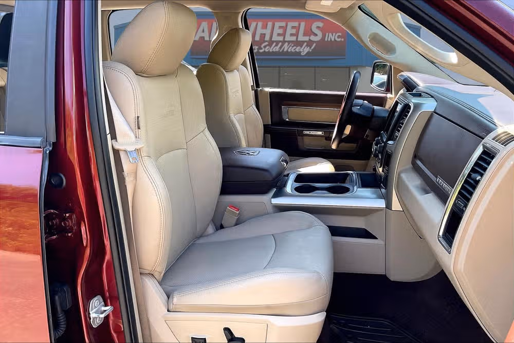 2016 Ram 1500 Laramie Crew Cab Image 5