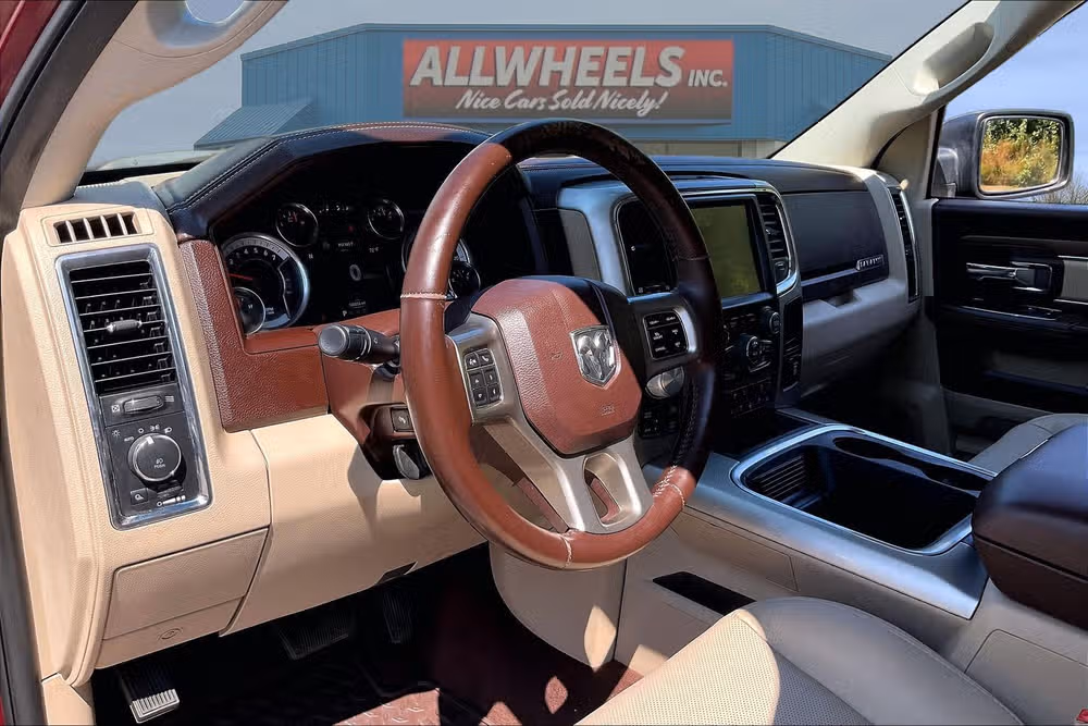 2016 Ram 1500 Laramie Crew Cab Image 10