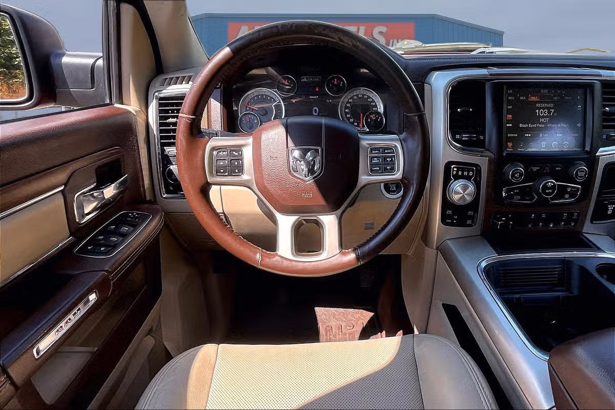 2016 Ram 1500 Laramie Crew Cab Image 3