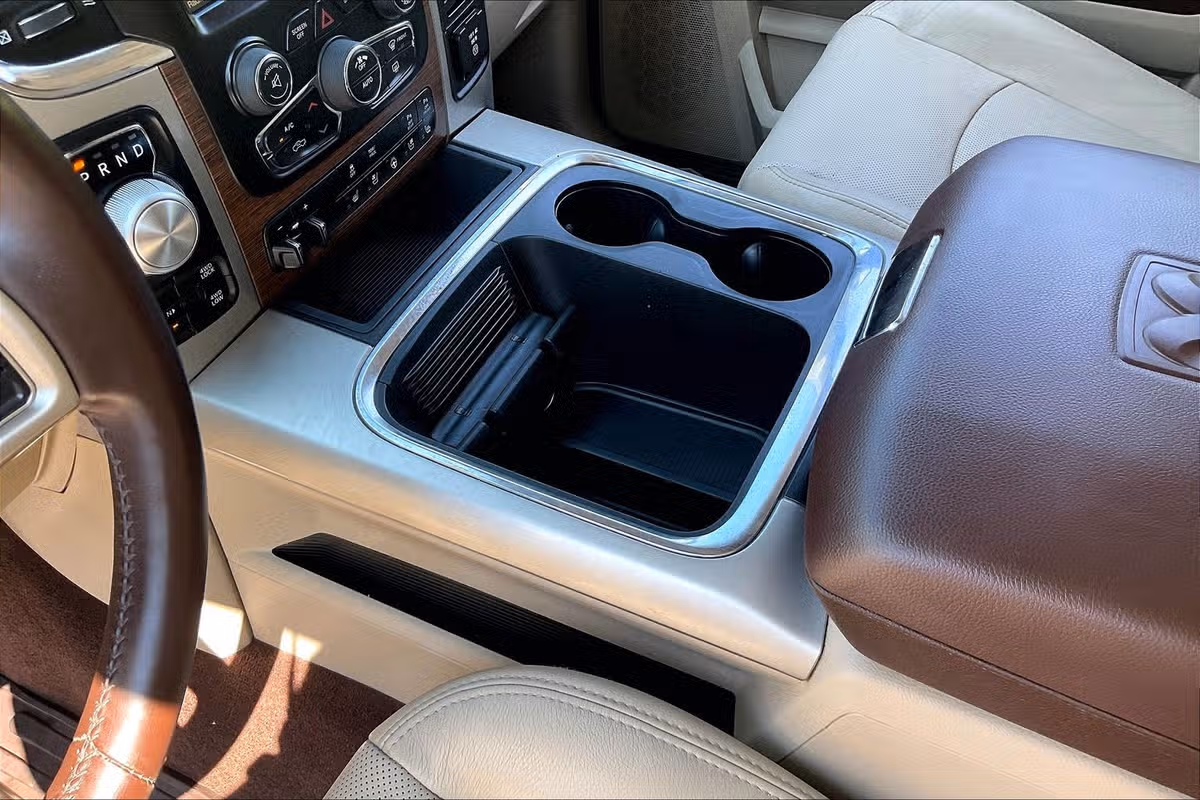 2016 Ram 1500 Laramie Crew Cab Image 11