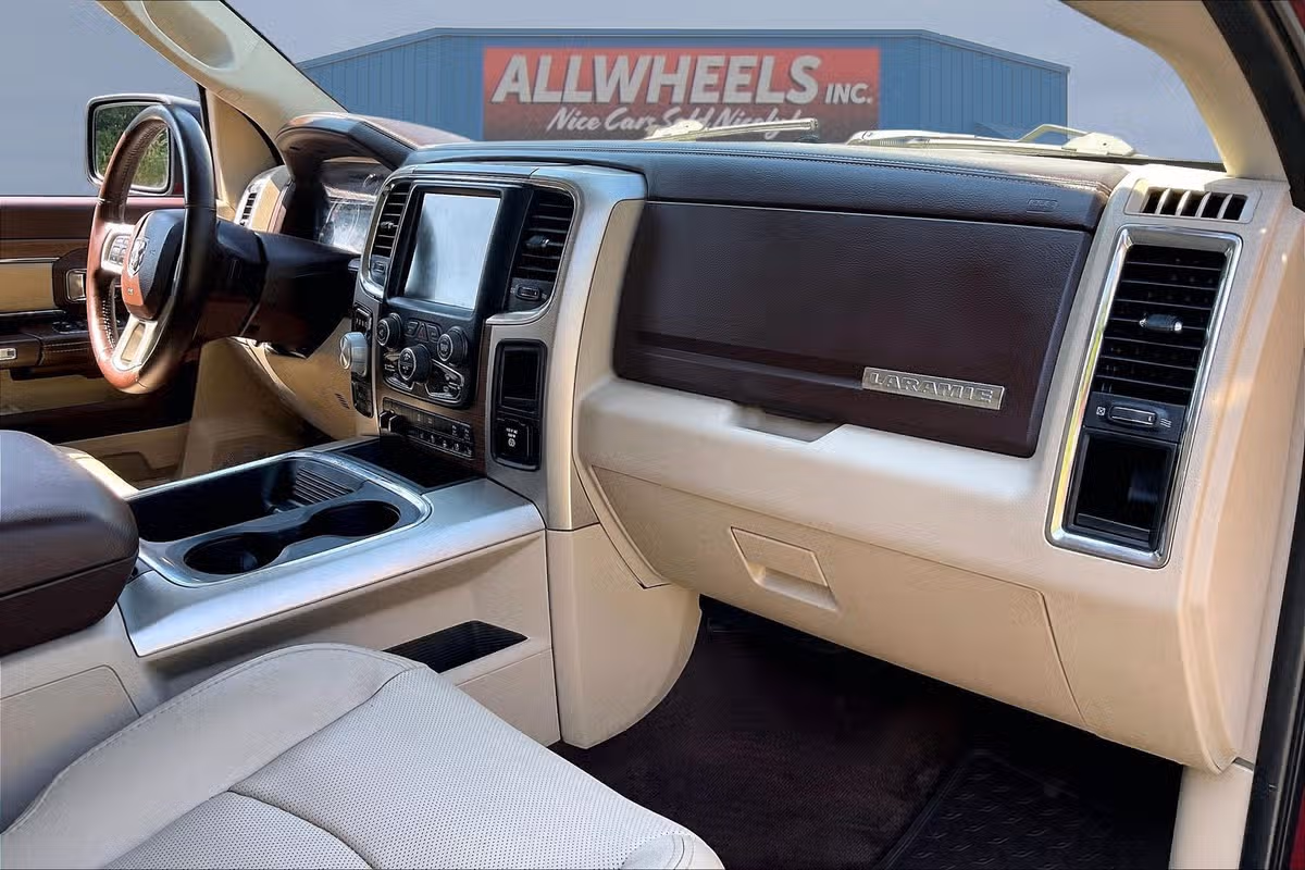 2016 Ram 1500 Laramie Crew Cab Image 13
