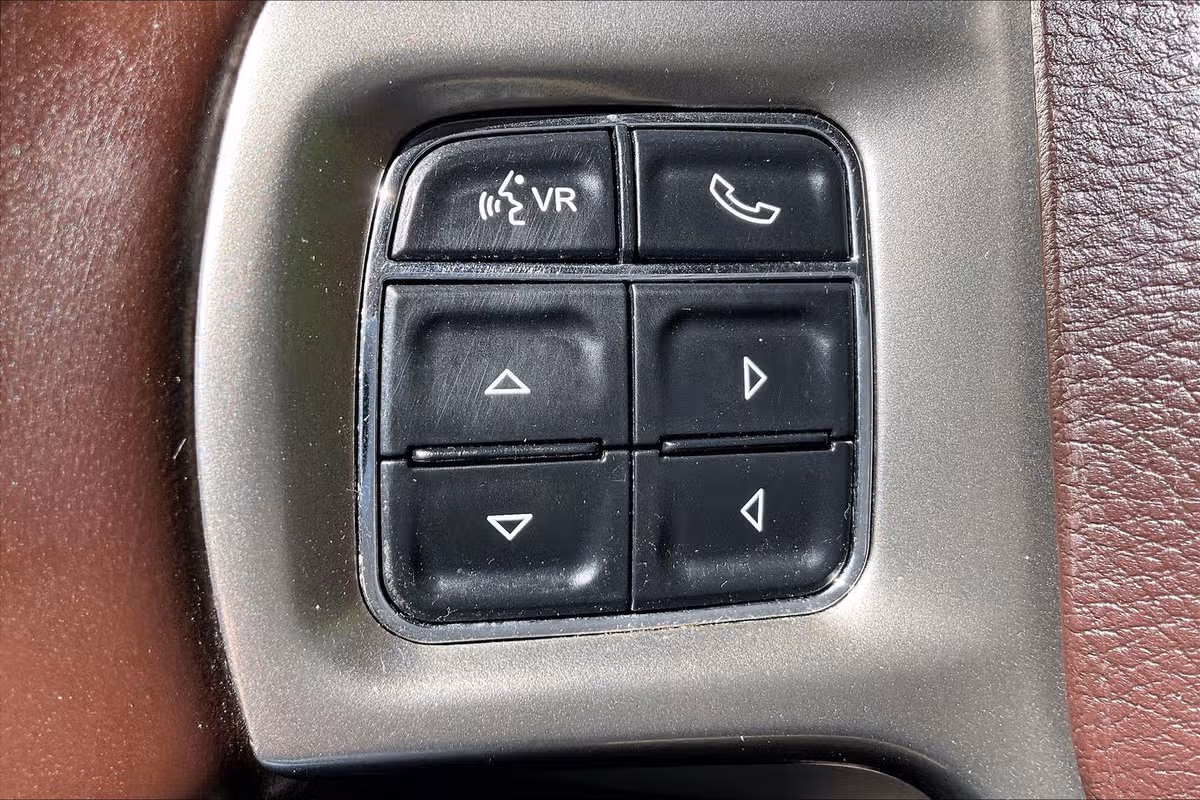 2016 Ram 1500 Laramie Crew Cab Image 15