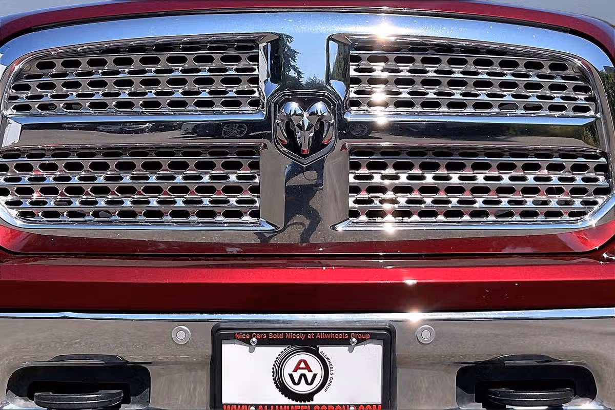 2016 Ram 1500 Laramie Crew Cab Image 25