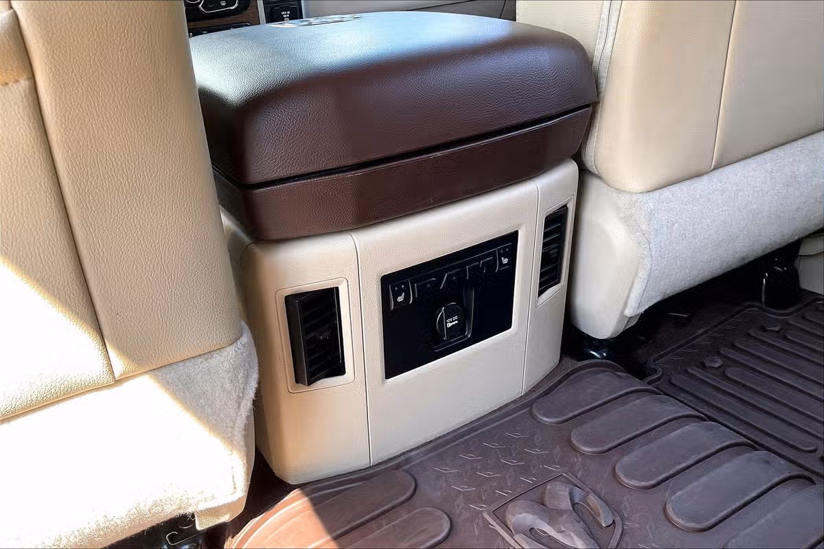 2016 Ram 1500 Laramie Crew Cab Image 30