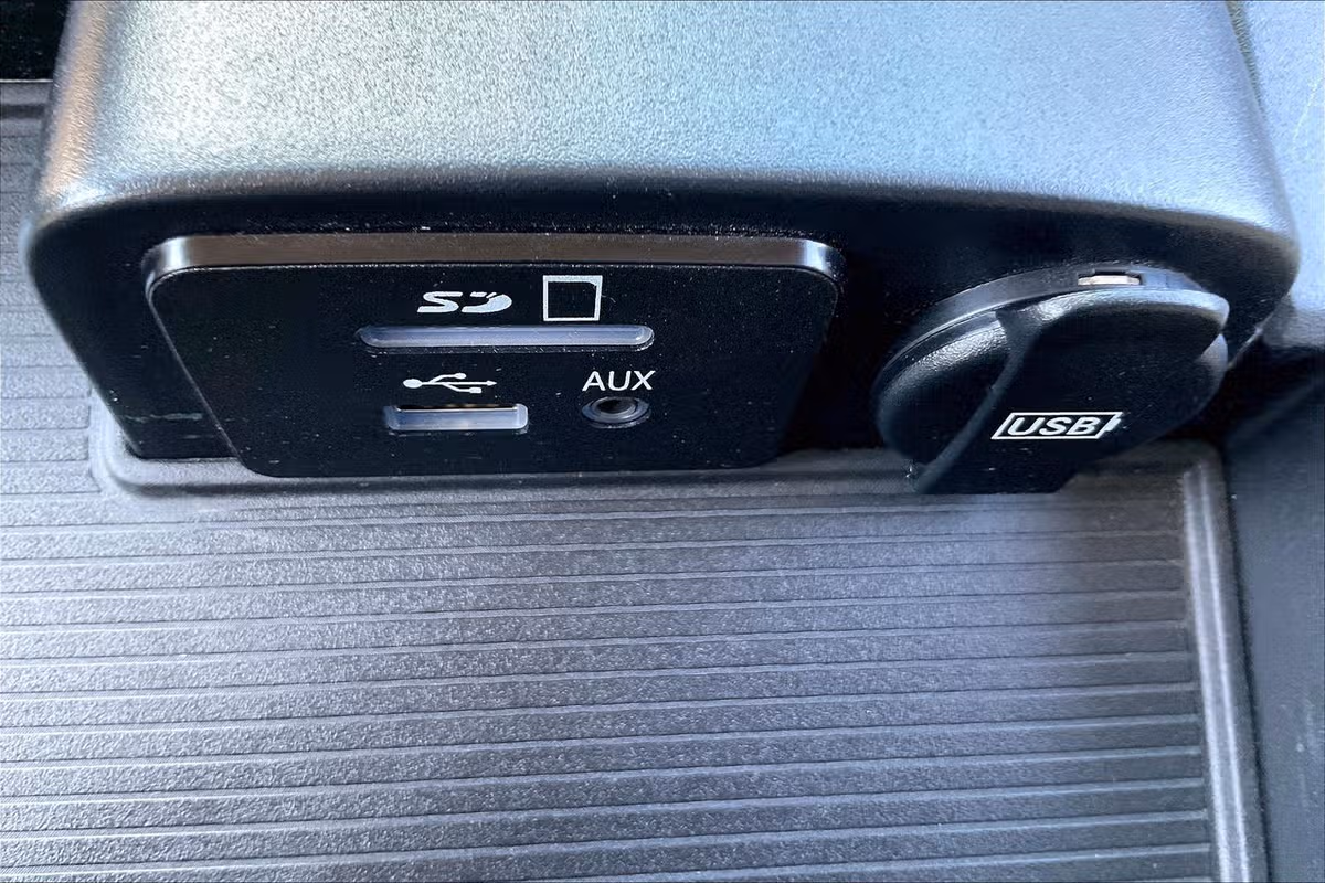 2016 Ram 1500 Laramie Crew Cab Image 29