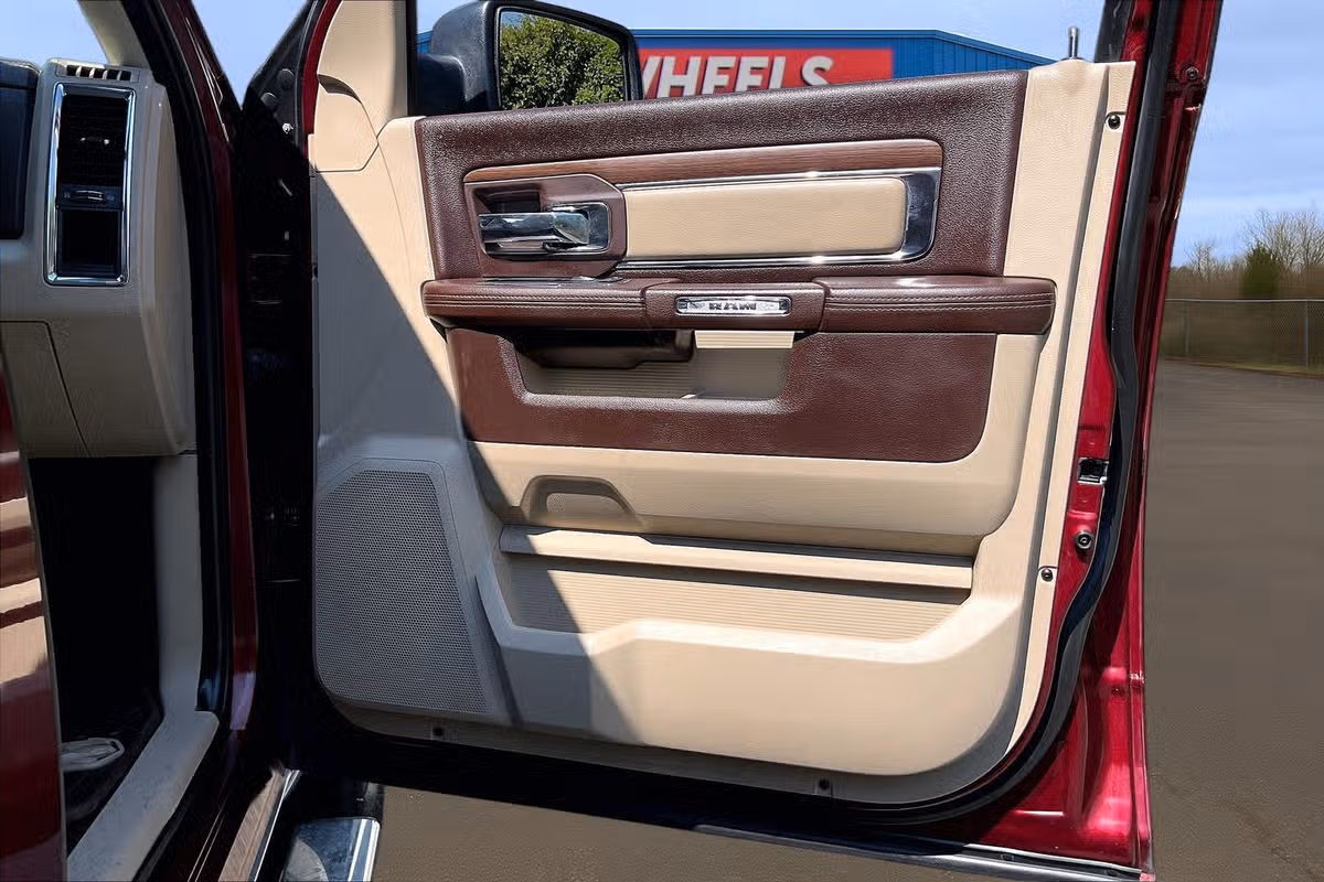 2016 Ram 1500 Laramie Crew Cab Image 21