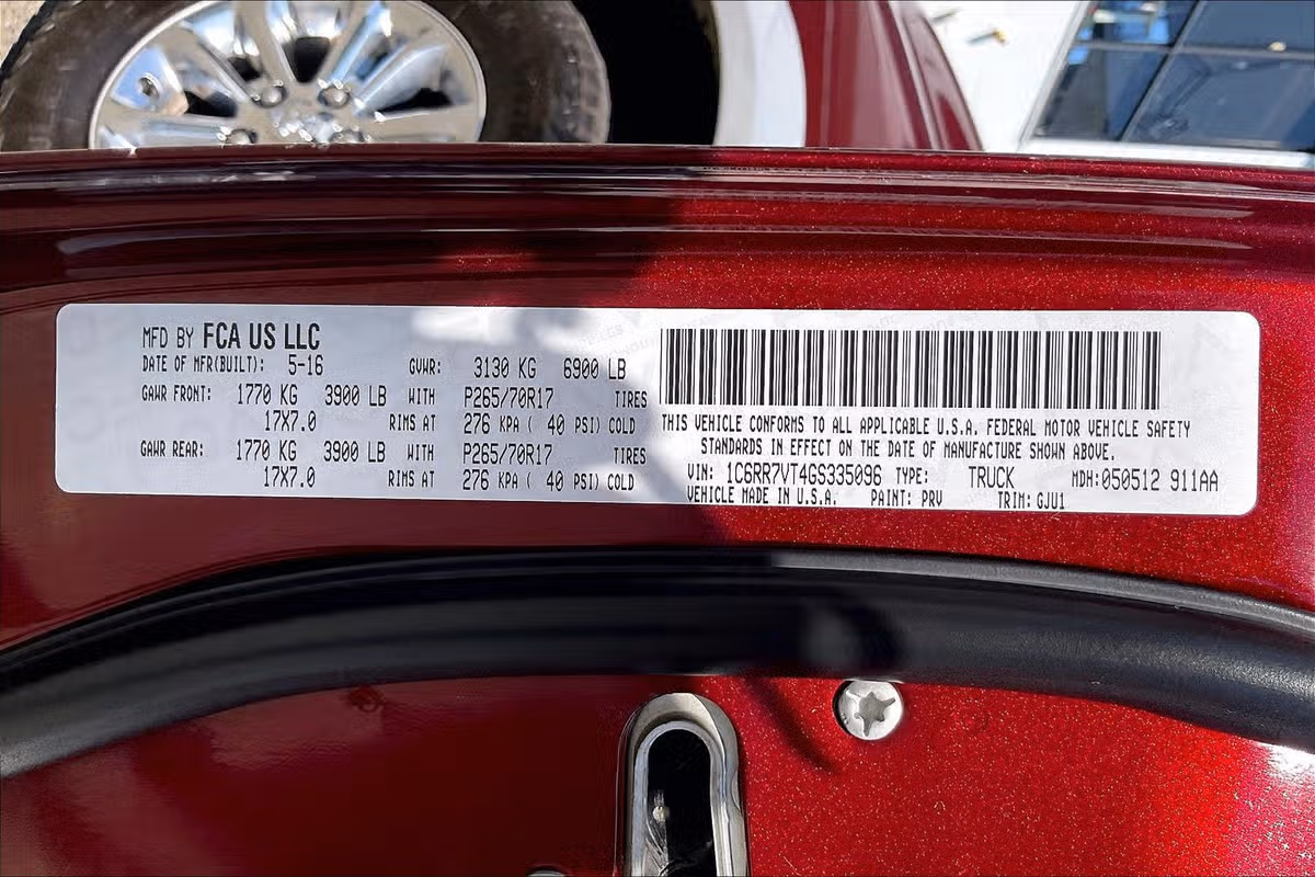 2016 Ram 1500 Laramie Crew Cab Image 31
