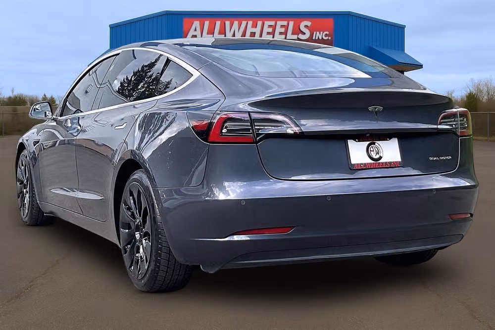 2018 Tesla Model 3 Performance Image 2
