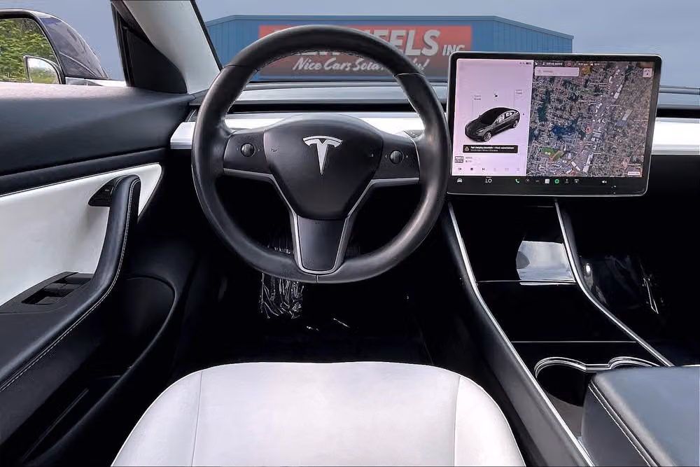 2018 Tesla Model 3 Performance Image 5