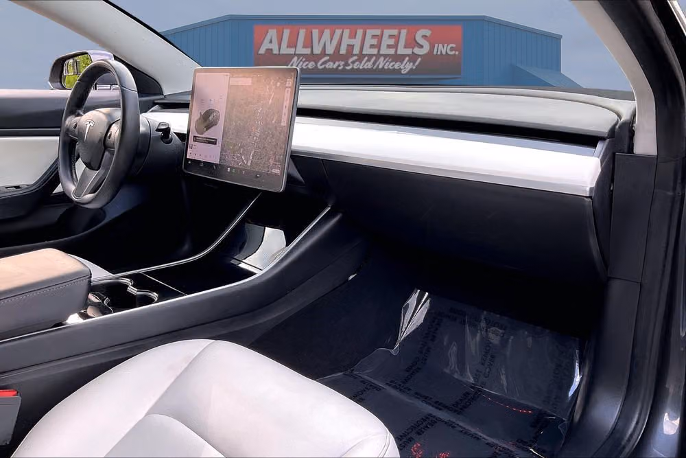 2018 Tesla Model 3 Performance Image 15