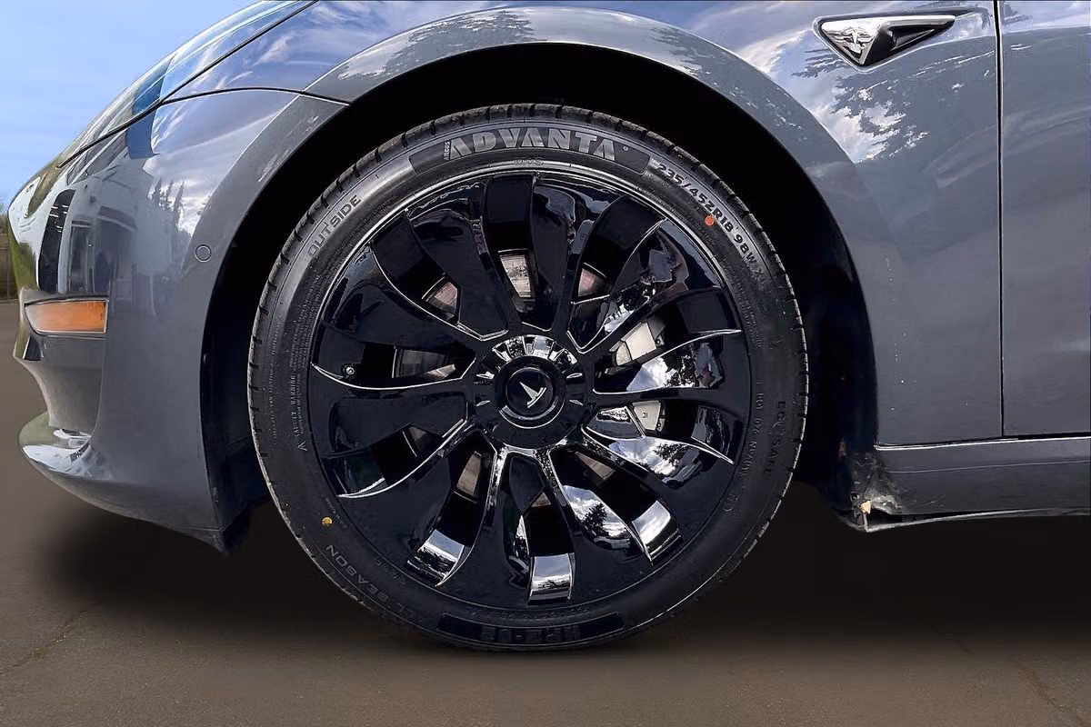 2018 Tesla Model 3 Performance Image 9