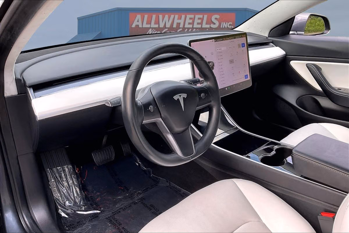 2018 Tesla Model 3 Performance Image 12