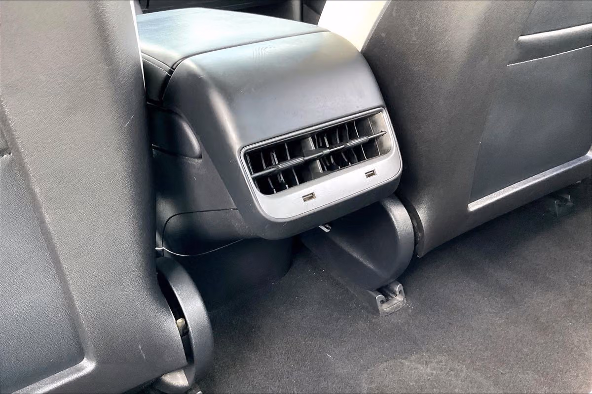 2018 Tesla Model 3 Performance Image 30