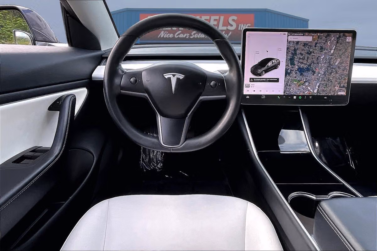 2018 Tesla Model 3 Performance Image 5