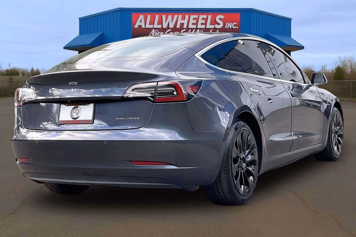 2018 Tesla Model 3 Performance Image 11