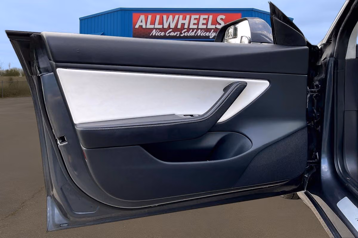 2018 Tesla Model 3 Performance Image 20