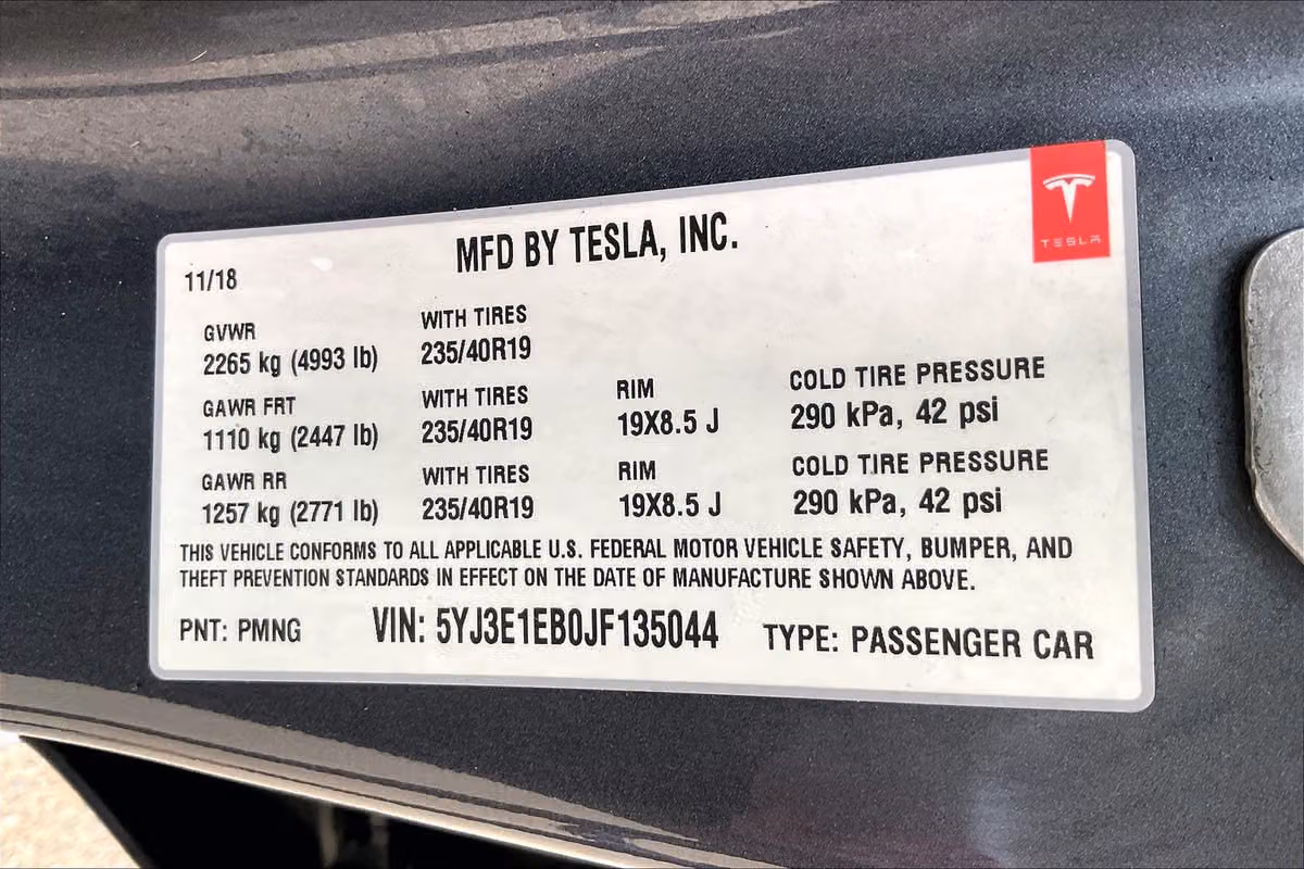 2018 Tesla Model 3 Performance Image 31