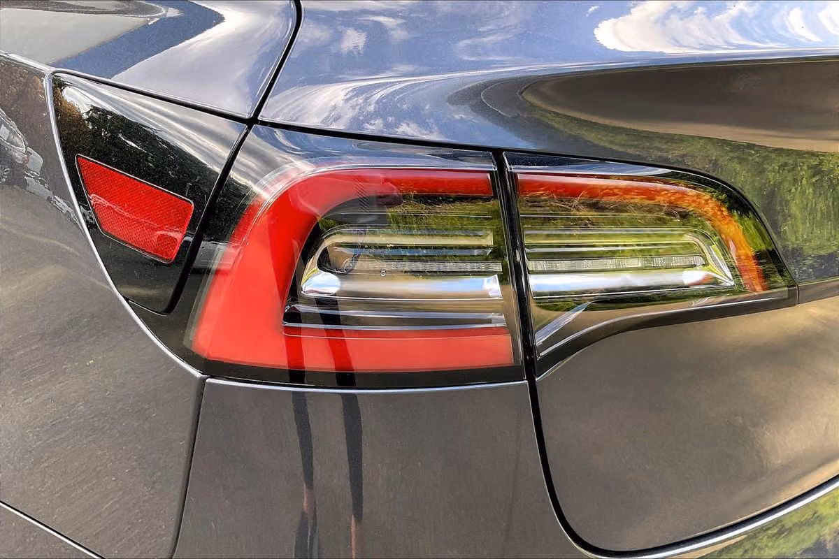 2018 Tesla Model 3 Performance Image 27