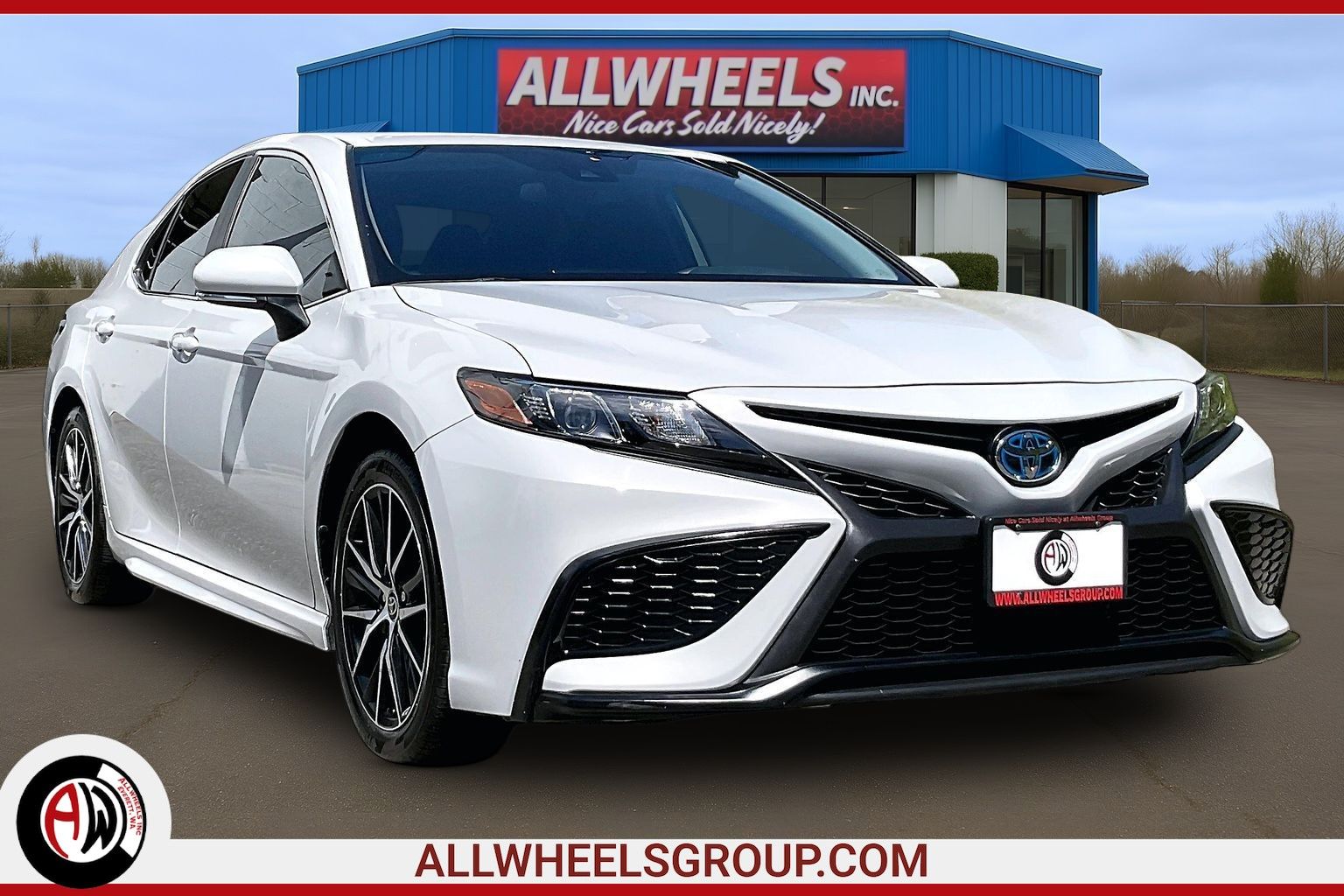 Ice Edge 2022 Toyota Camry Hybrid Sedan Front-Wheel Drive Automatic