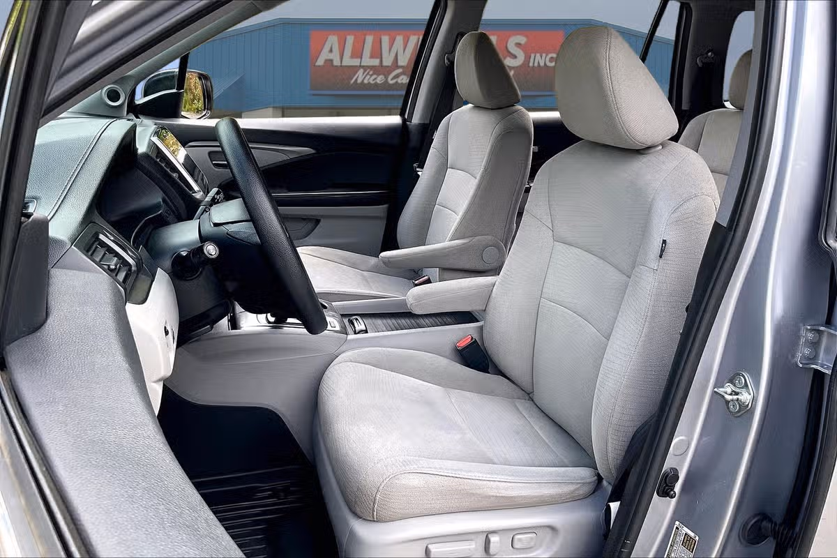 2017 Honda Pilot EX Image 24