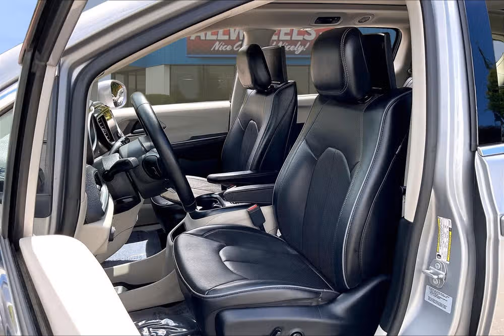 2018 Chrysler Pacifica Limited Passenger Image 23