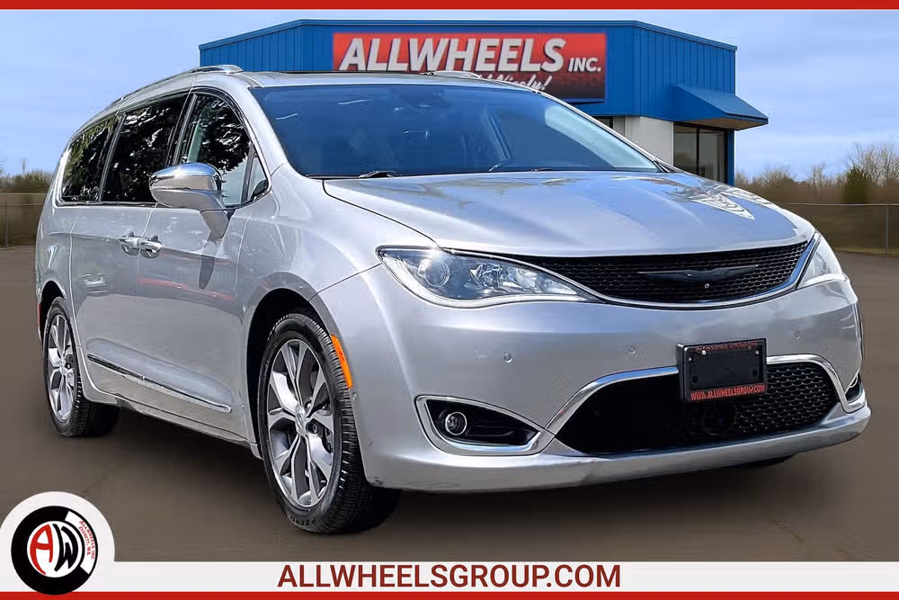 2018 Chrysler Pacifica Limited Passenger Image 1