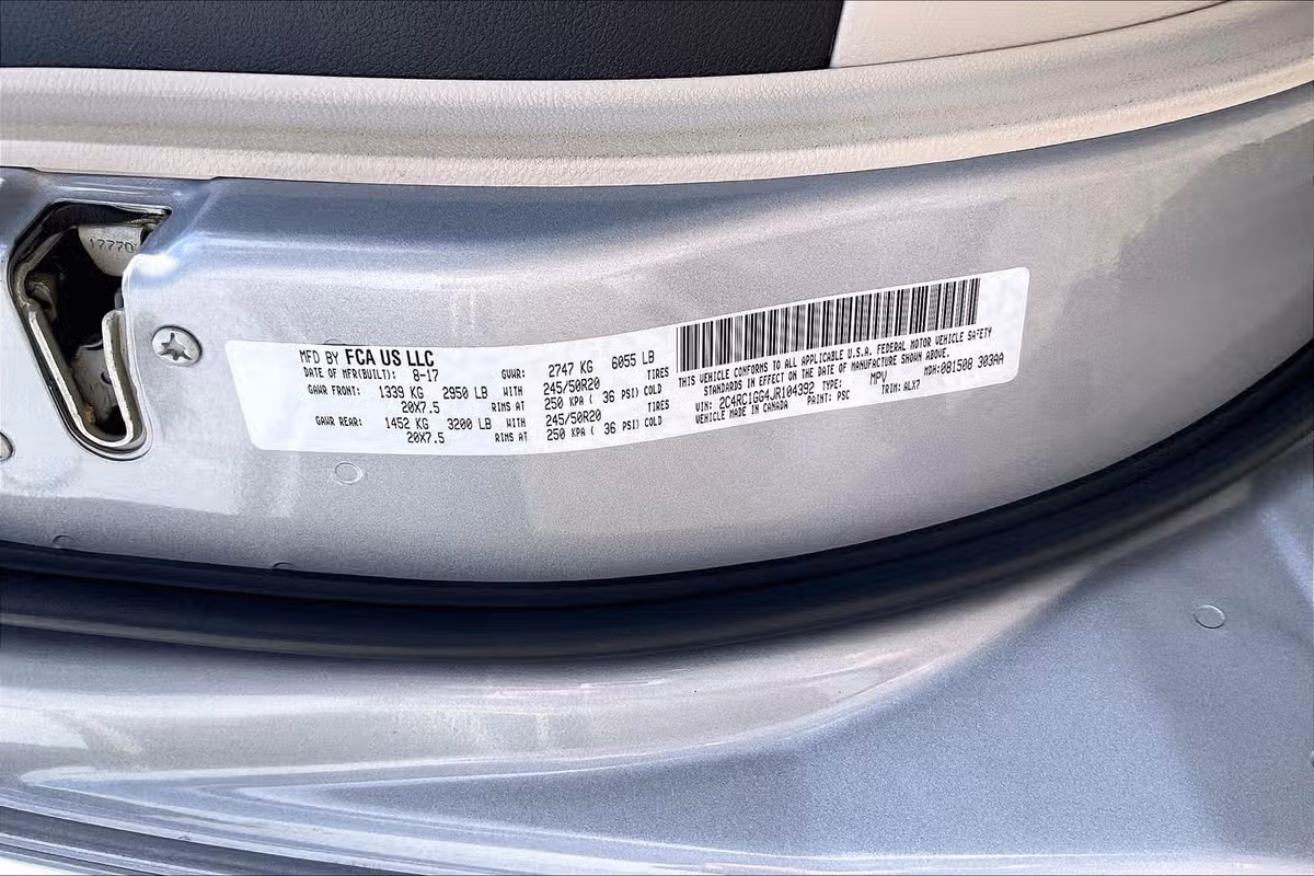 2018 Chrysler Pacifica Limited Passenger Image 33