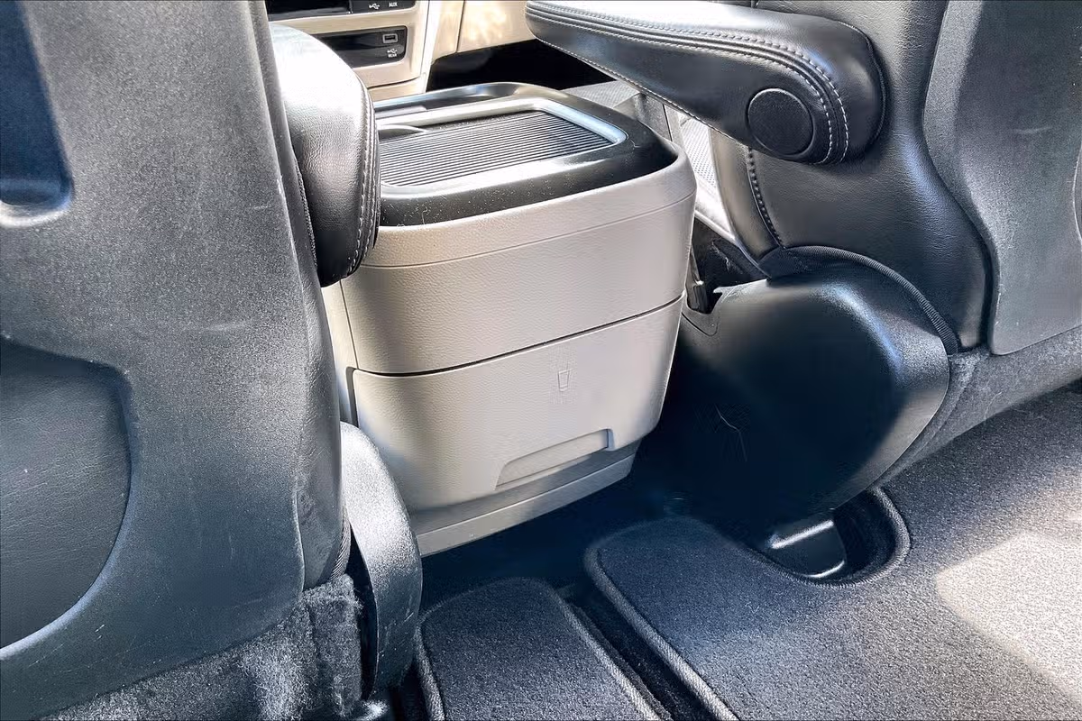 2018 Chrysler Pacifica Limited Passenger Image 32