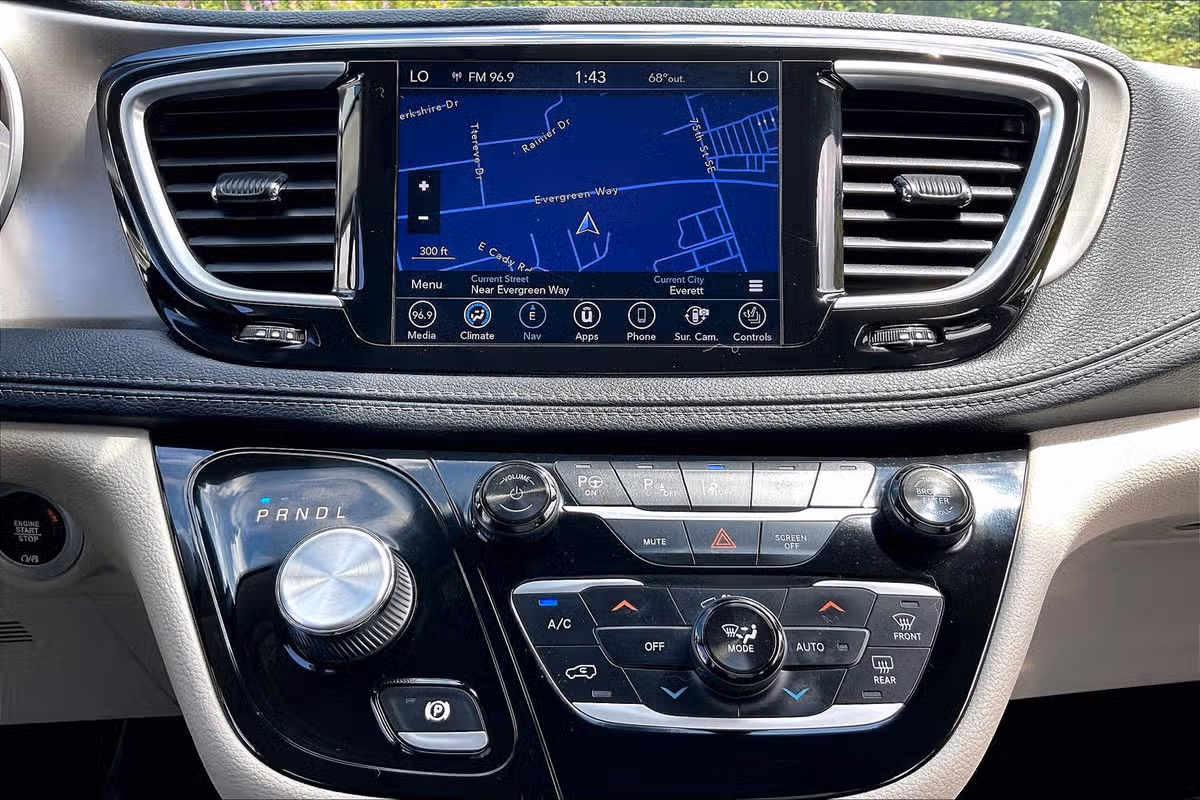 2018 Chrysler Pacifica Limited Passenger Image 30