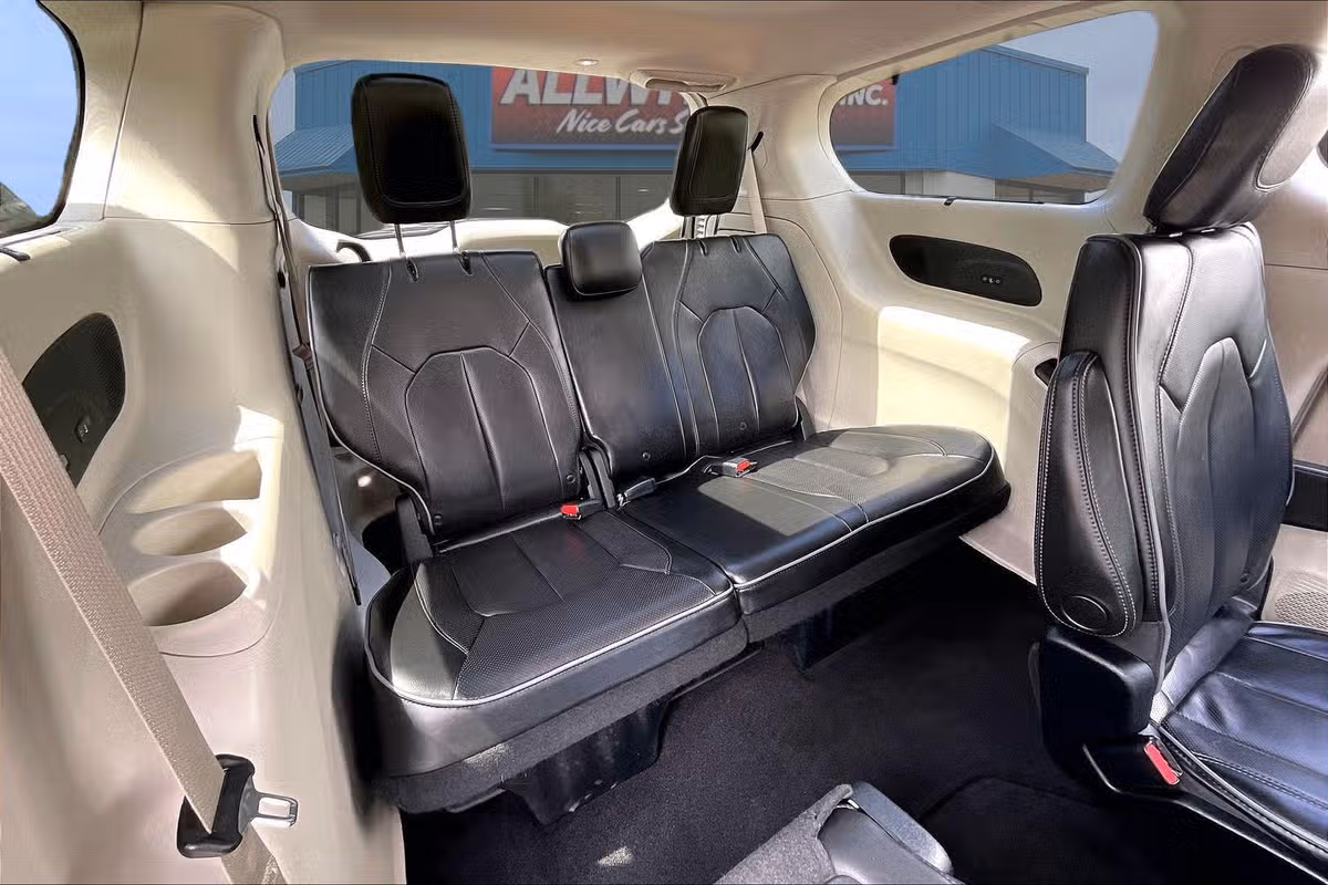 2018 Chrysler Pacifica Limited Passenger Image 26