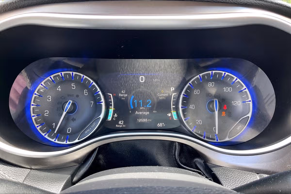 2018 Chrysler Pacifica Limited Passenger Image 18