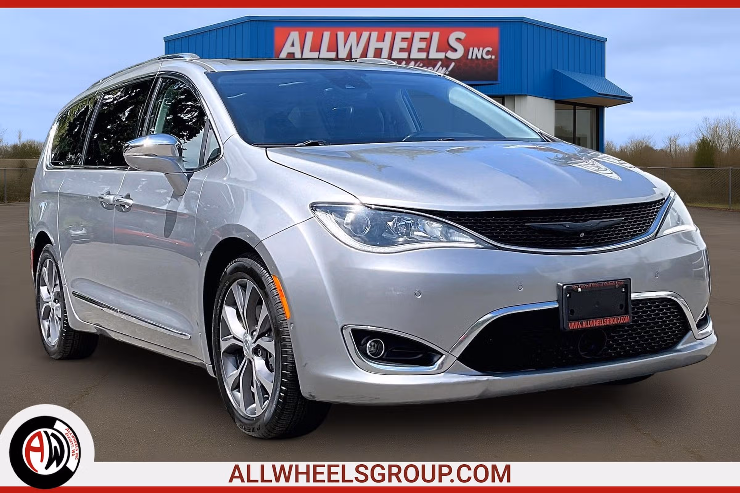 2018 Chrysler Pacifica Limited Passenger Image 1